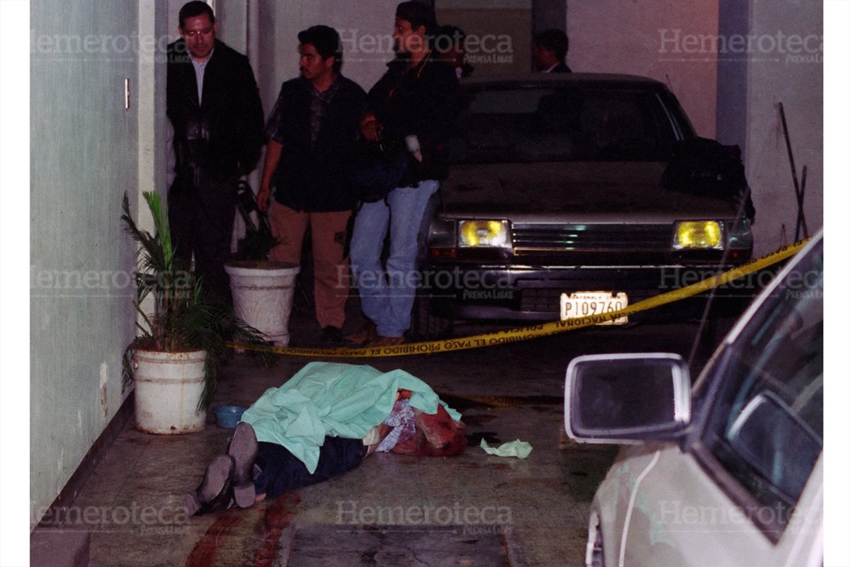 Monseñor Gerardi fue asesinado de un golpe en la cabeza el 26 de abril de 1998, en la casa parroquial de San Sebastián. (Foto: Hemeroteca PL)