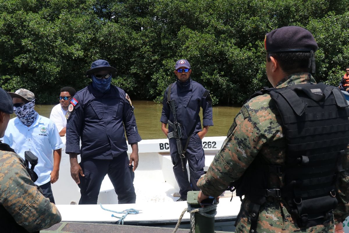 Un grupo de beliceños intentó apoderarse de un islote en el río Sarstún, Livingston, Izabal; pero el Ejército lo evitó. (Foto Prensa Libre: Dony Stewart)