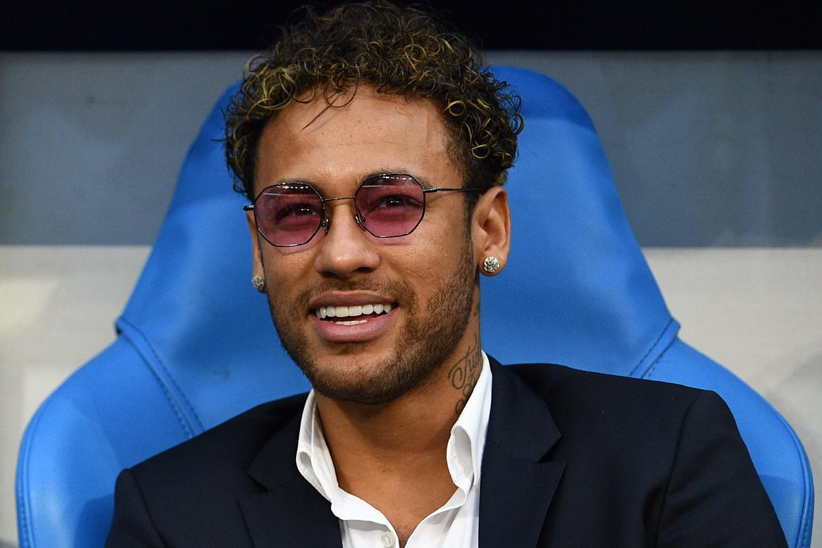 Neymar Jr., jugador del PSG, podría llegar al Real Madrid de Cristiano Ronaldo. (Foto Prensa Libre: AFP)