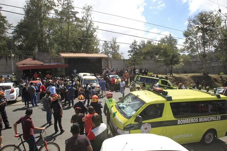 Familiares de víctimas de Hogar Seguro aseguran que el presidente Jimmy Morales intervino en decisiones sobre el albergue un día antes de la tragedia. (Foto: Hemeroteca PL)