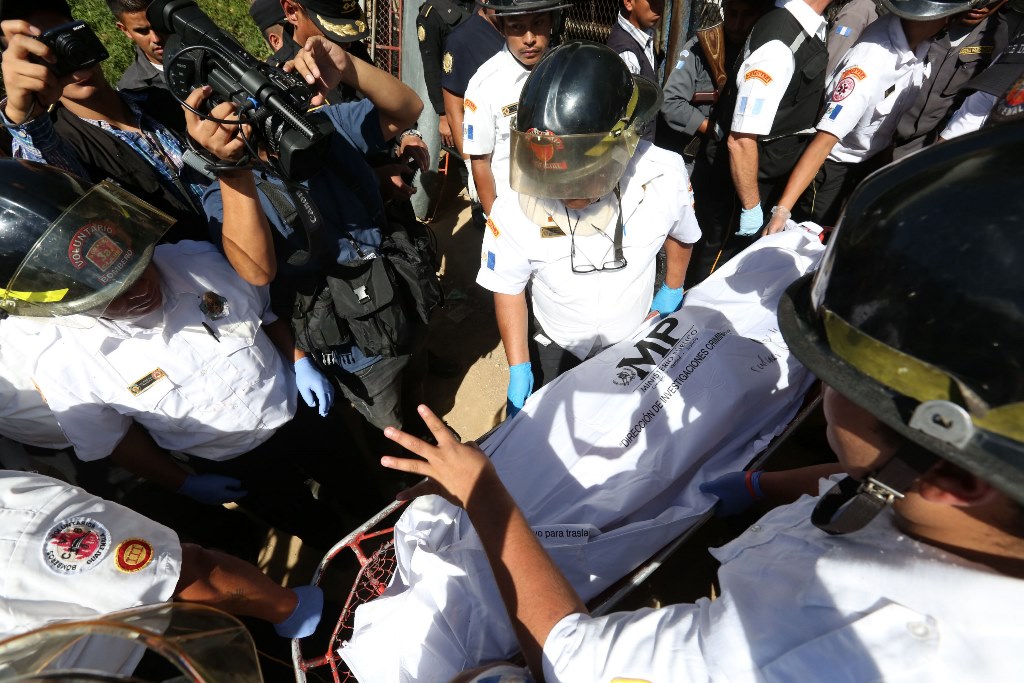 Según el informe forense del Inacif, el cadáver de Byron Lima tenía siete heridas de bala. (Foto Prensa Libre: EFE)