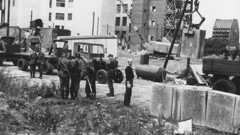 Pronto el alambre de púas fue dando paso a estructuras de hormigón. GETTY IMAGES