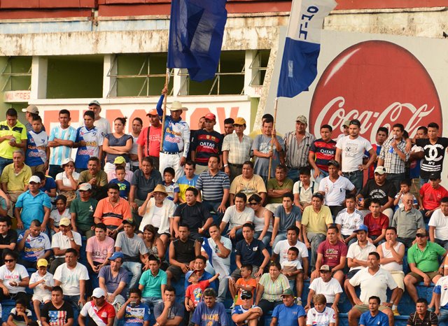 La afición de los Venados cumplió con apoyar a su equipo en la derrota contra Antigua GFC. (Foto Prensa Libre: Omar Méndez).