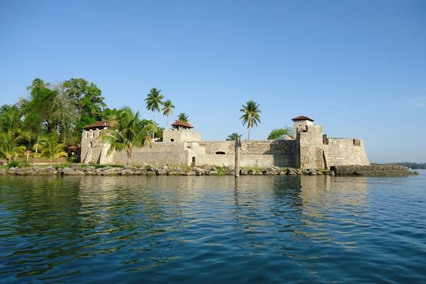 El Castillo de San Felipe es uno de los sitios turísticos en la región nororiente del país. (Foto Prensa Libre: Oswaldo Contreras)<br _mce_bogus="1"/>