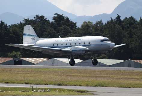 La Fuerza Aérea Guatemalteca tiene únicamente  tres aviones de transporte de personal, tres avionetas y cinco helicópteros.