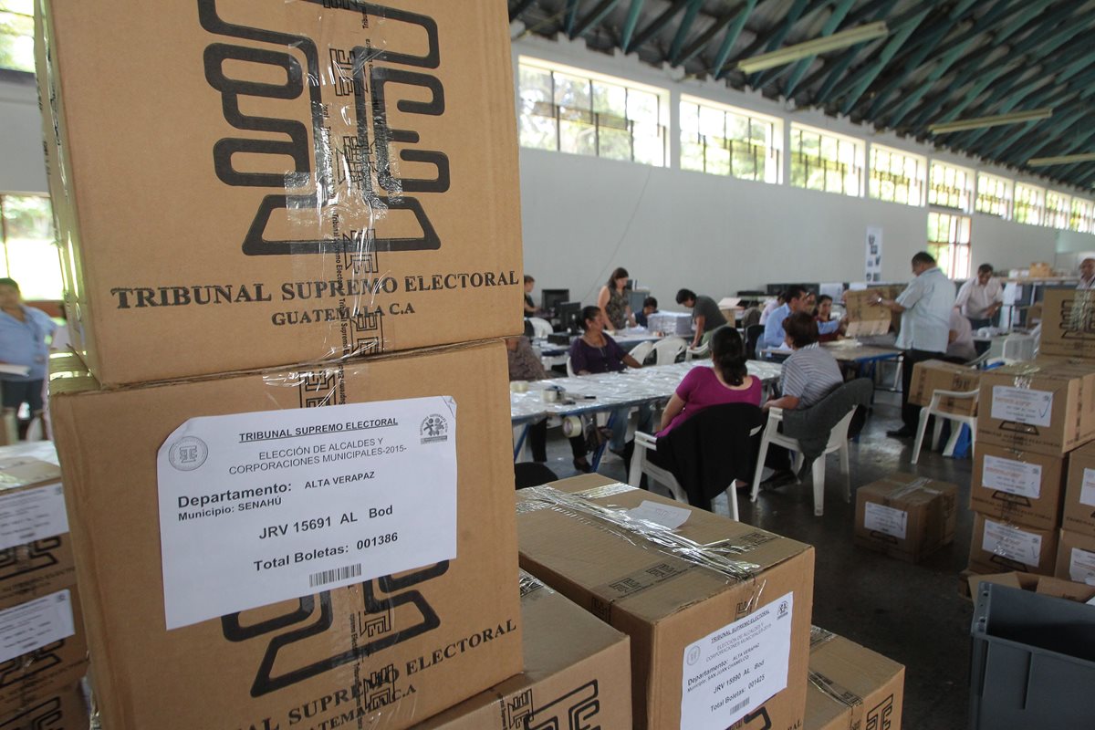 El Tribunal Supremo Electoral (TSE) utilizará siete millones 987 mil 336 papeletas. (Prensa Libre: Hemeroteca PL)