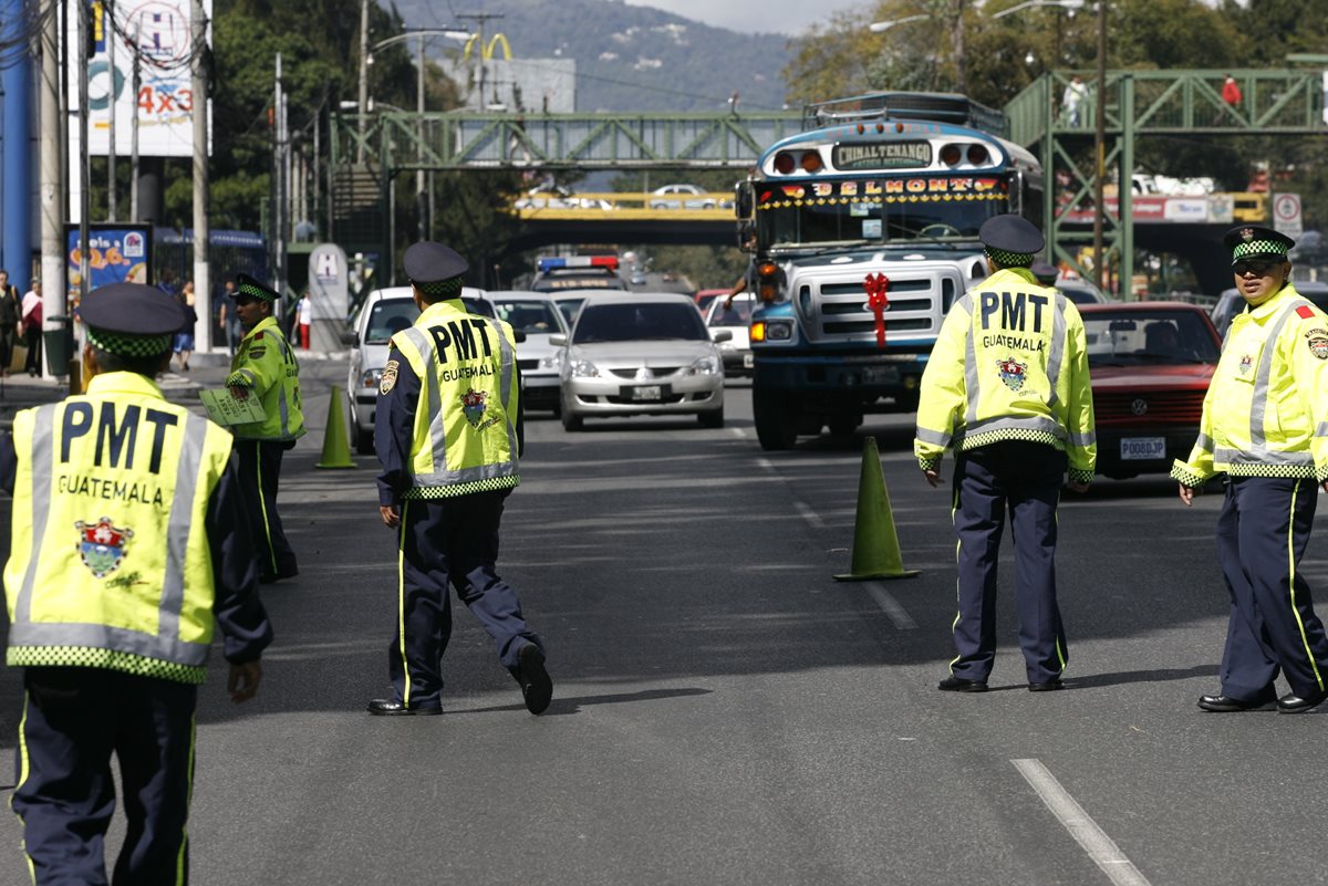 Los departamentos de Policía Municipal de Tránsito de todo el país apoyarán a los votantes. (Foto Prensa Libre: HemerotecaPL)