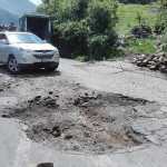 Varias carreteras principales de Guatemala requieren de reparación, pero la ampliación presupuestaria de más de Q3 mil millones aún no se puede utilizar. (Foto Prensa Libre: Ángel Julajuj)