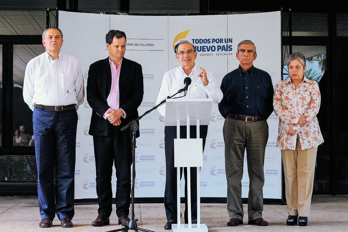 Delegación del gobierno colombiano ofrece declaraciones en La Habana. (Foto Prensa Libre: AFP