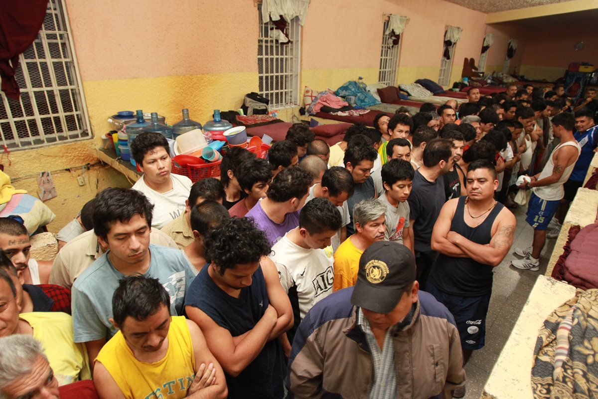 El hacinamiento en las cárceles es un problema para el Sistema Penitenciario. (Foto Prensa Libre: HemerotecaPL)