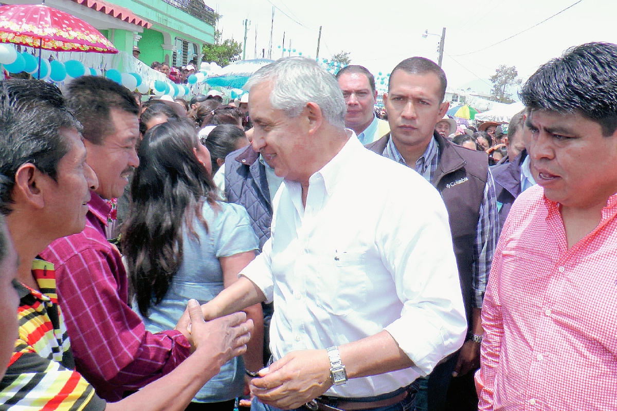 “Todos tienen el derecho de expresarse, pero que es necesario el respeto de las instancias competentes para agotar el proceso” dijo Pérez Molina en Sololá (Foto Prensa Libre: Ángel Julajuj).