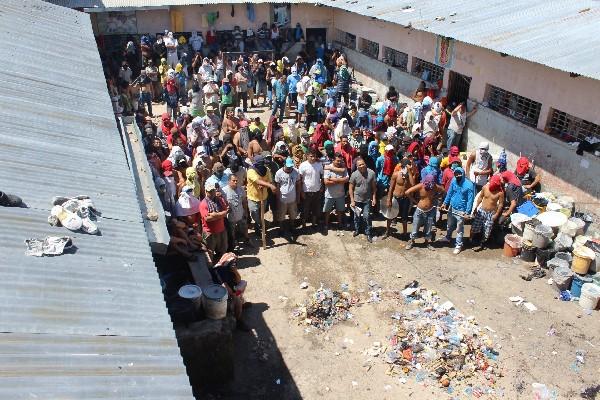 prisioneros esperan resultados de diálogo con comisión negociadora, después de haber ocasionado destrozos en varios lugares de la cárcel.