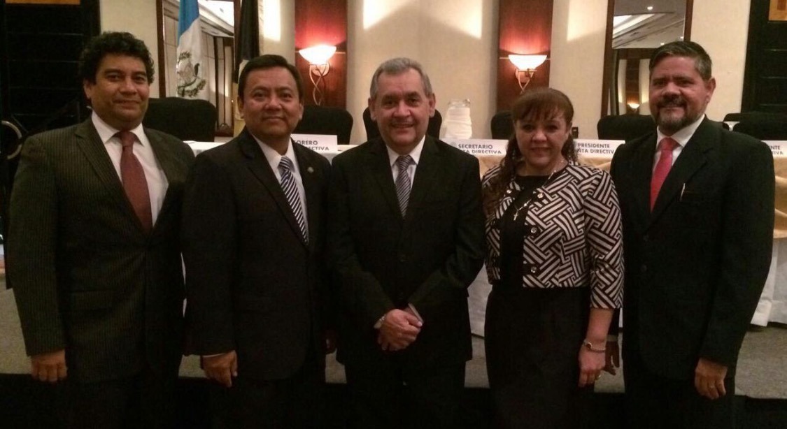 Directivos Carlos Rayo, Alejandro Yaxcal, Arturo Quevedo, Karla Chávez y Francisco Lanuza. (Foto Prensa Libre: Cortesía)