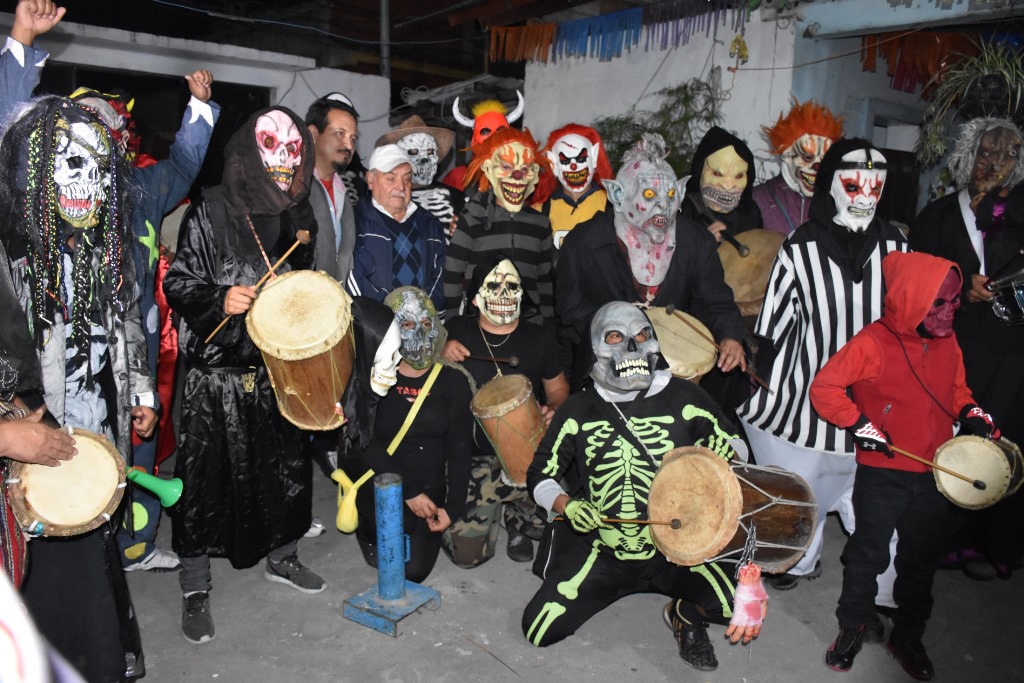 Danza de los Tambores anuncia fiesta en honor de la Virgen de Concepción, en Sololá. (Foto Prensa Libre: Édgar Sáenz).