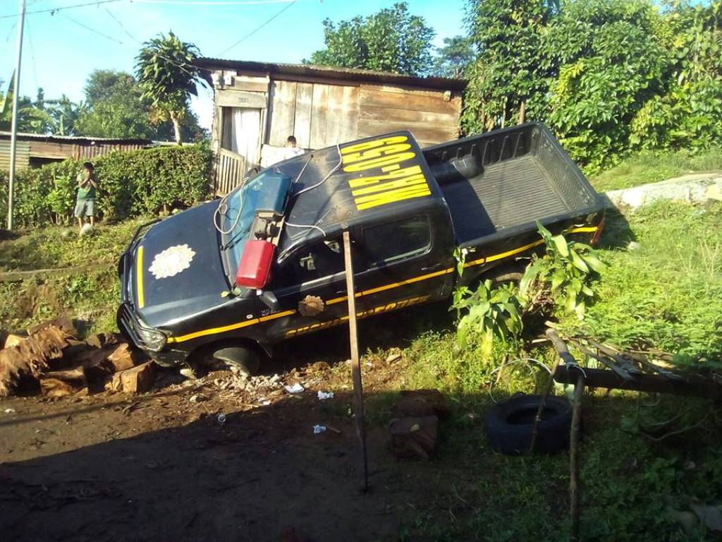 Lugar donde quedó la autopatrulla, en Chicacao, Suchitepéquez. (Foto Prensa Libre: Omar Méndez)