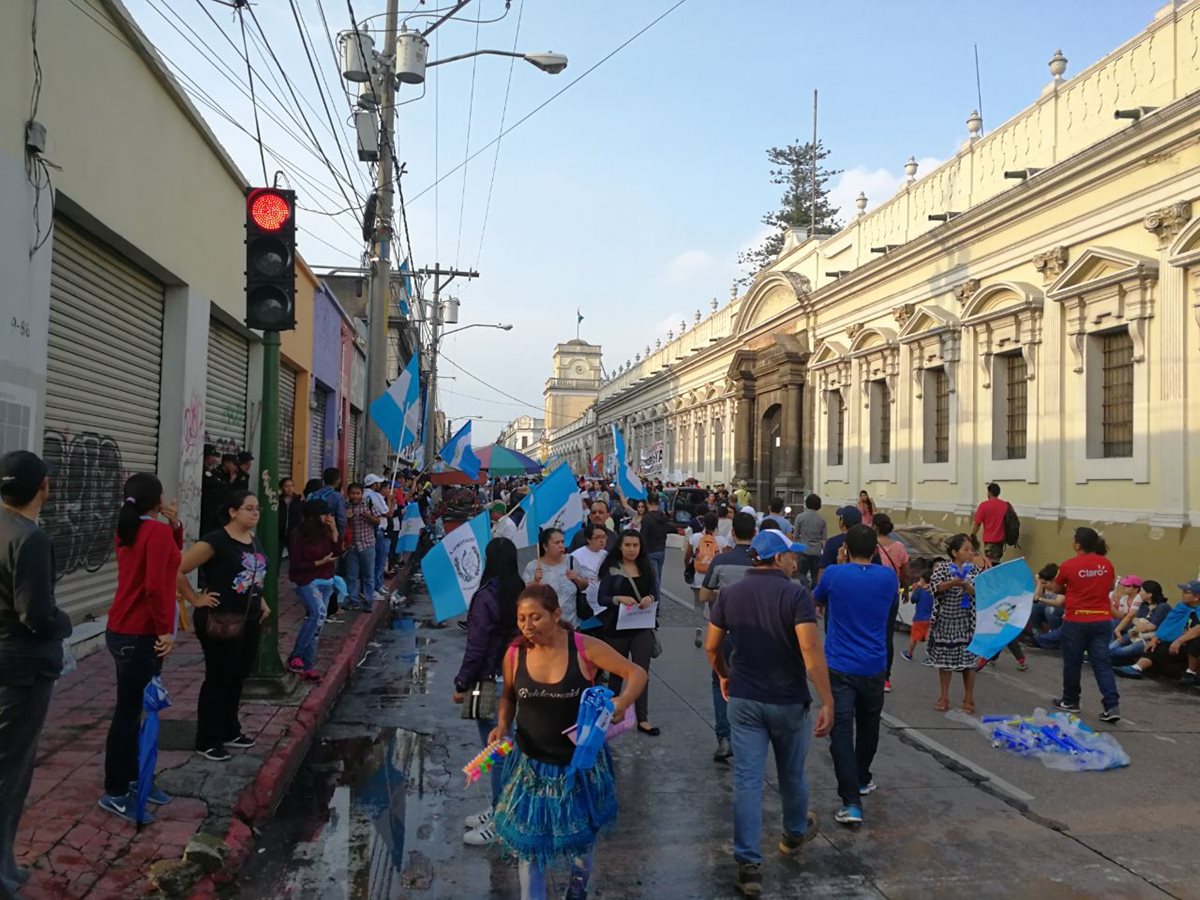 Todas las salidas del Congreso están bloqueadas