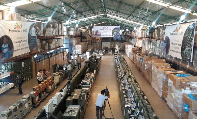 Parte del donativo se encuentra en la bodega de la fundación, situada en Río Hondo, Zacapa. (Foto Prensa Libre: Hugo Oliva)