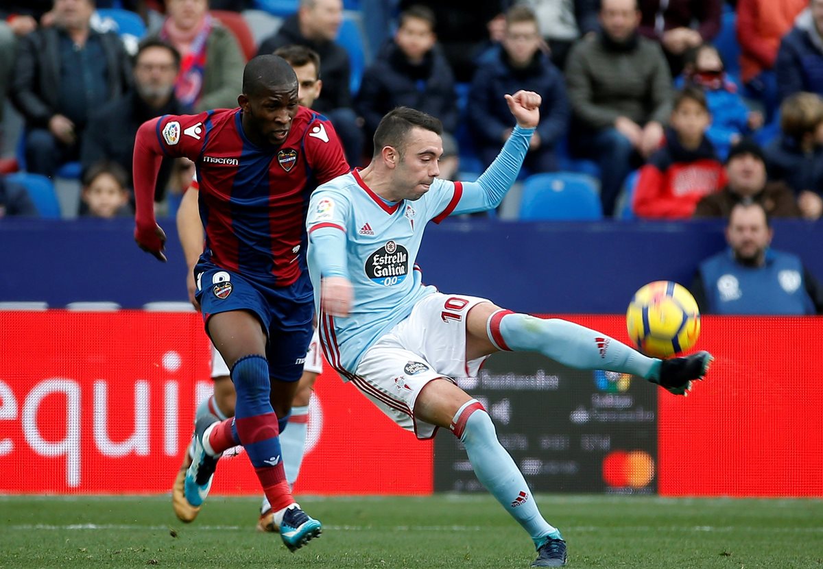 Luego de que Iago Aspas insultara a Jefferson Lerma, este lo siguió muy de cerca durante el juego entre el Celta y el Levante. (Foto Prensa Libre: EFE)