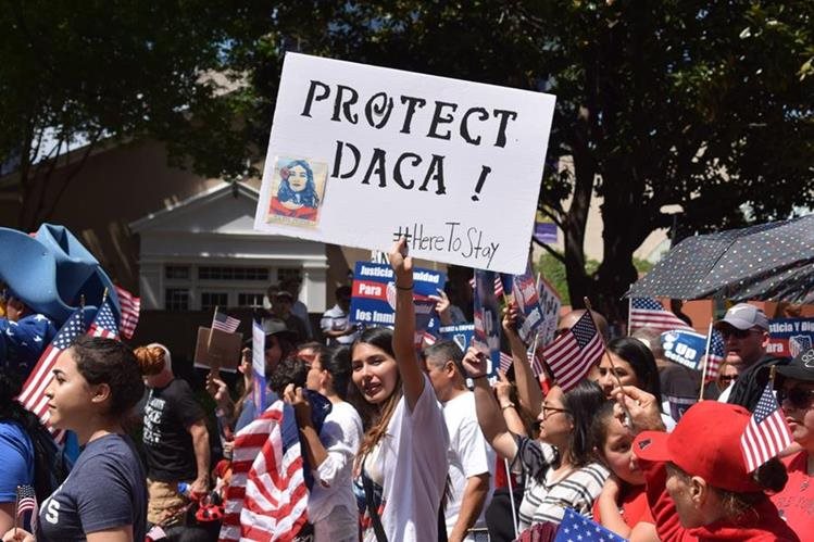 Estudiantes indocumentados amparados por el programa de Acción Diferida para los Llegados en la Infancia (DACA) reclaman sus derechos.(Foto HemerotecaPL).