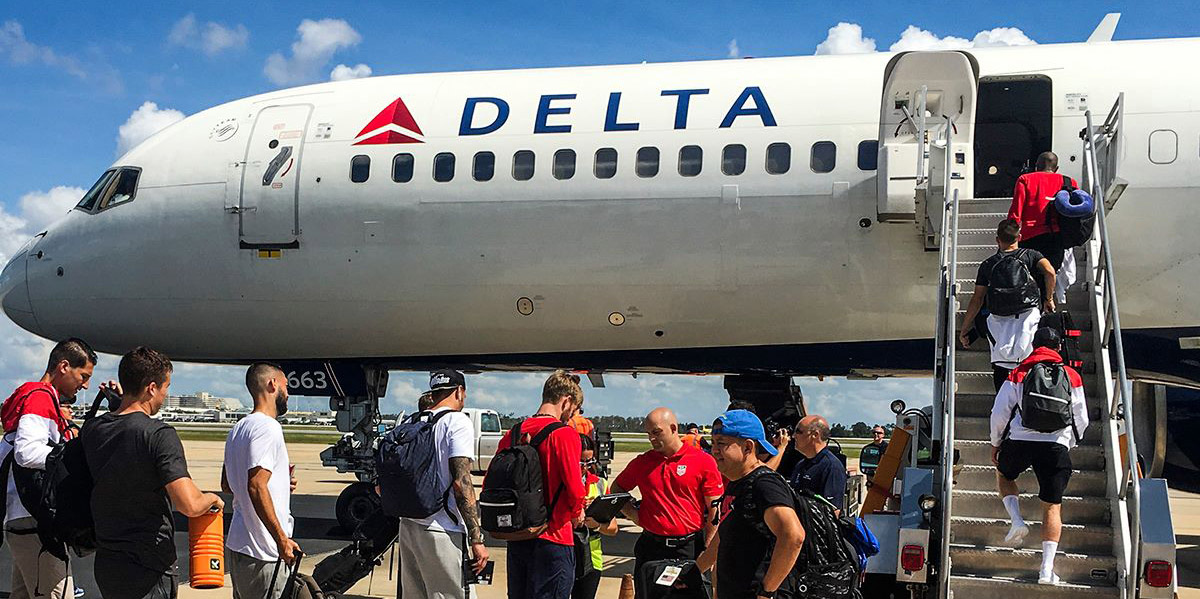 Los integrantes del plantel de Estados Unidos antes de viajar a Trinidad y Tobago. (Foto Prensa Libre: cortesía U.S. Soccer)