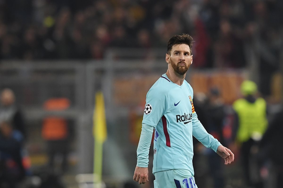 Messi salió enojado del encuentro frente al AS Roma. (Foto Prensa Libre: AFP)