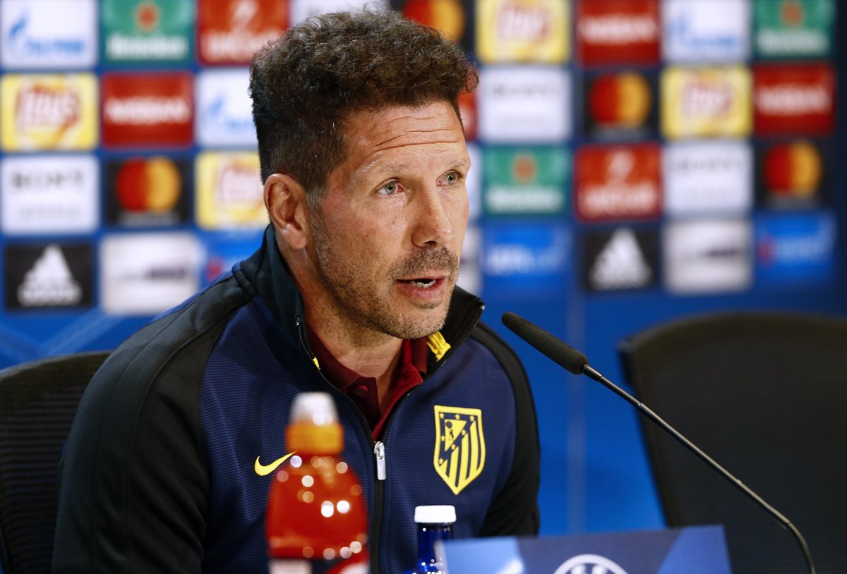 Diego Simeone, técnico del Atlético de Madrid, durante la conferencia de prensa de este martes. (Foto Prensa Libre: EFE)