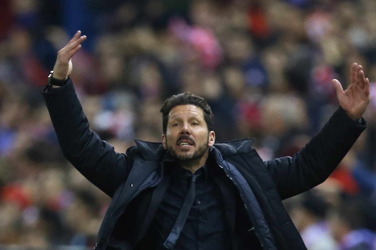 Simeone se mostró muy efusivo durante el encuentro de este miércoles. (Foto Prensa Libre: AP)