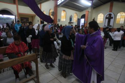 La iglesia católica comienza este Miércoles de Ceniza un periódo de penitencia. (Foto Prensa Libre: Ó. Rivas)