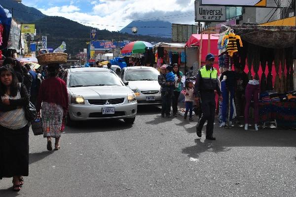 Los agentes de tránsito son insuficientes para controlar el tránsito en la ciudad altense.