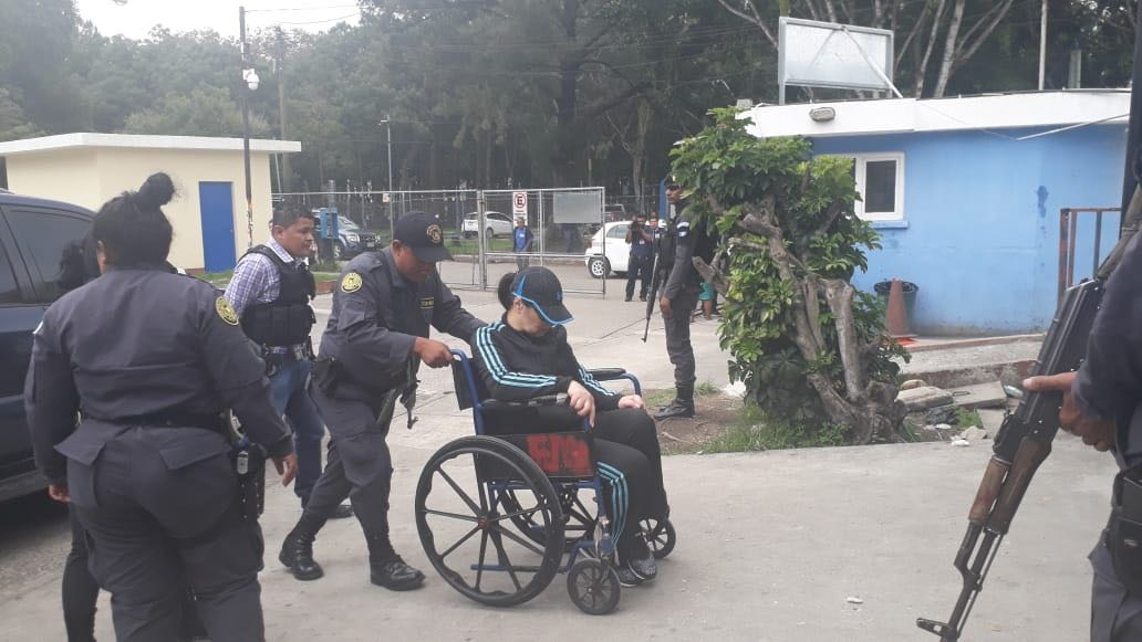 Agentes del Sistema Penitenciario trasladaron a Baldetti al Hospital Roosevelt el 15 de junio por una supuesta afección intestinal. (Foto Prensa Libre: Hemeroteca PL)