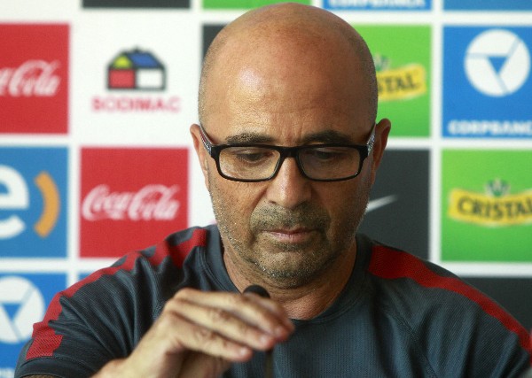 Jorge Sampaoli deberá esperar llegar a un acuerdo económico con la Federación chilena para terminar su paso por "La Roja". (Foto Prensa Libre: AFP)