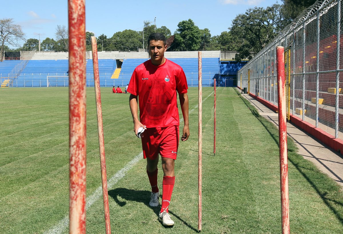 El defensa Jefrey Payeras fue campeón con Municipal en el torneo Clausura y ahora firmó con el Galaxy para jugar en la USL. (Foto Prensa Libre: Hemeroteca PL)