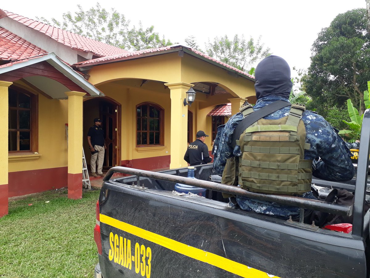 En la casa de Orlando Pinto Espina incautaron armas de fuego. (Foto Prensa Libre: Cortesía)