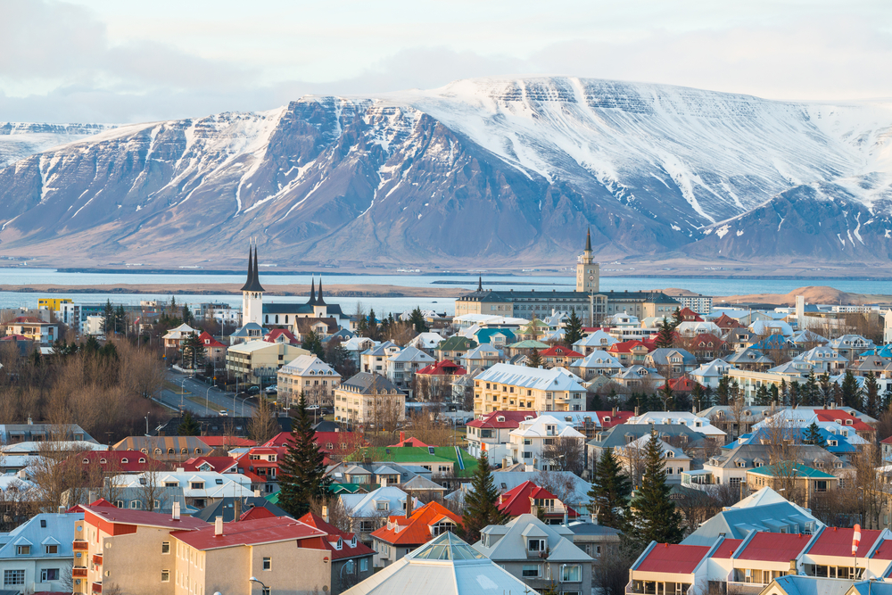 El balance combinado de los tres grandes bancos islandeses --Kaupthing, Landsbanki, Glitnir-- equivalía antes de la crisis a casi 10 veces el PIB de Islandia. (Foto Prensa Libre: Shutterstock)