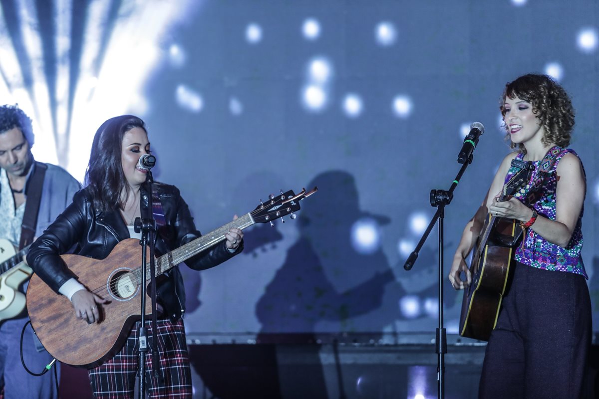 “Still the Unknown” fue el tema que interpretó Gaby Moreno junto a la también guatemalteca Sofía Ortíz.