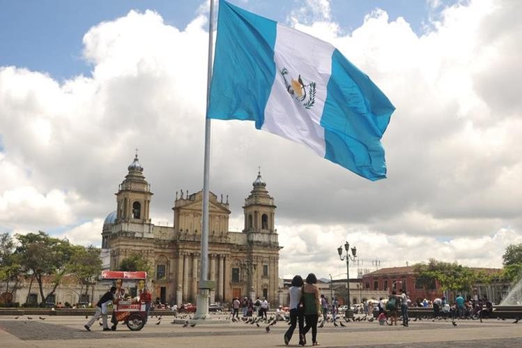 Muchos de los acontecimientos más importantes en la historia de nuestro país han tenido como escenario la Plaza de la Constitución. (Foto HemerotecaPL)