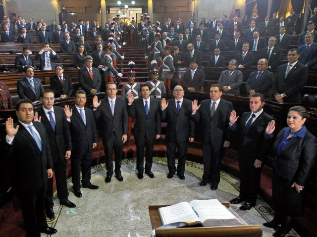 La Junta Directiva presidida por Óscar Chinchilla es investigada por el MP, pues se teme injerencia del Ejecutivo para decidir elección. (Foto Prensa Libre: Hemeroteca)