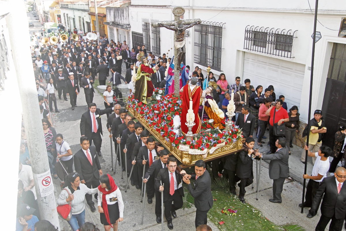 Las hermandades administran los recursos que se obtienen por las procesiones durante Semana Santa. (Foto Prensa Libre: Hemeroteca PL).