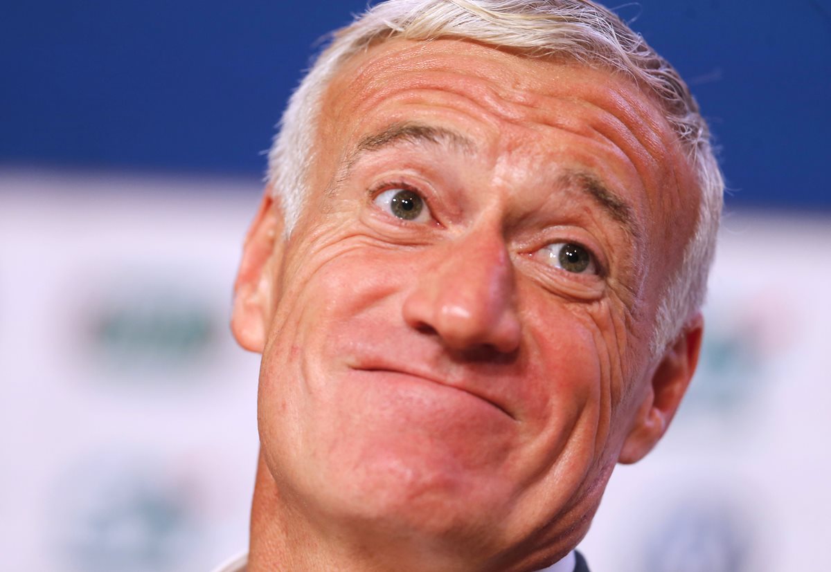 El entrenador de Francia Didier Deschamps excluyó de la lista de la selección a Karim Benzema y Mathieu Valbuena. (Foto Prensa Libre: AP)