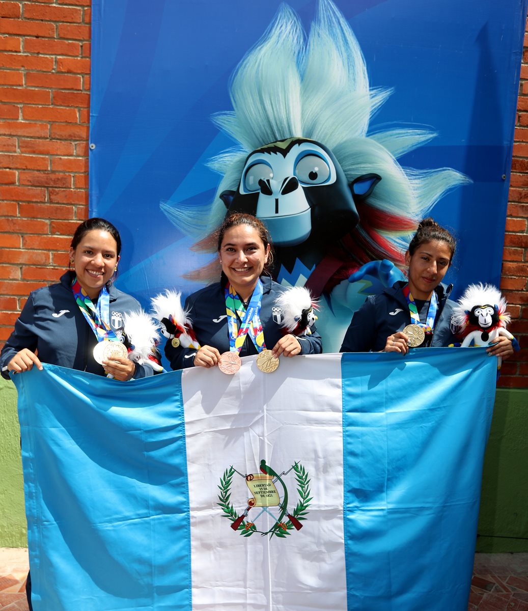 Polymaría Velásquez, Marí­a Guerra y Tatiana Linares se adjudicaron el oro femenino en tiro deportivo.