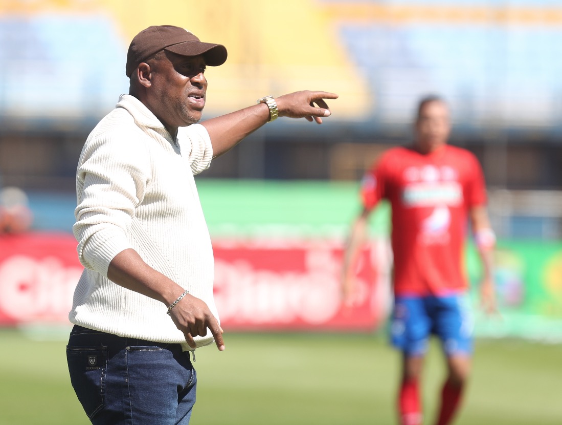 Hernán Medford vivió su primer clásico del futbol guatemalteco. (Foto Prensa Libre: Carlos Vicente)