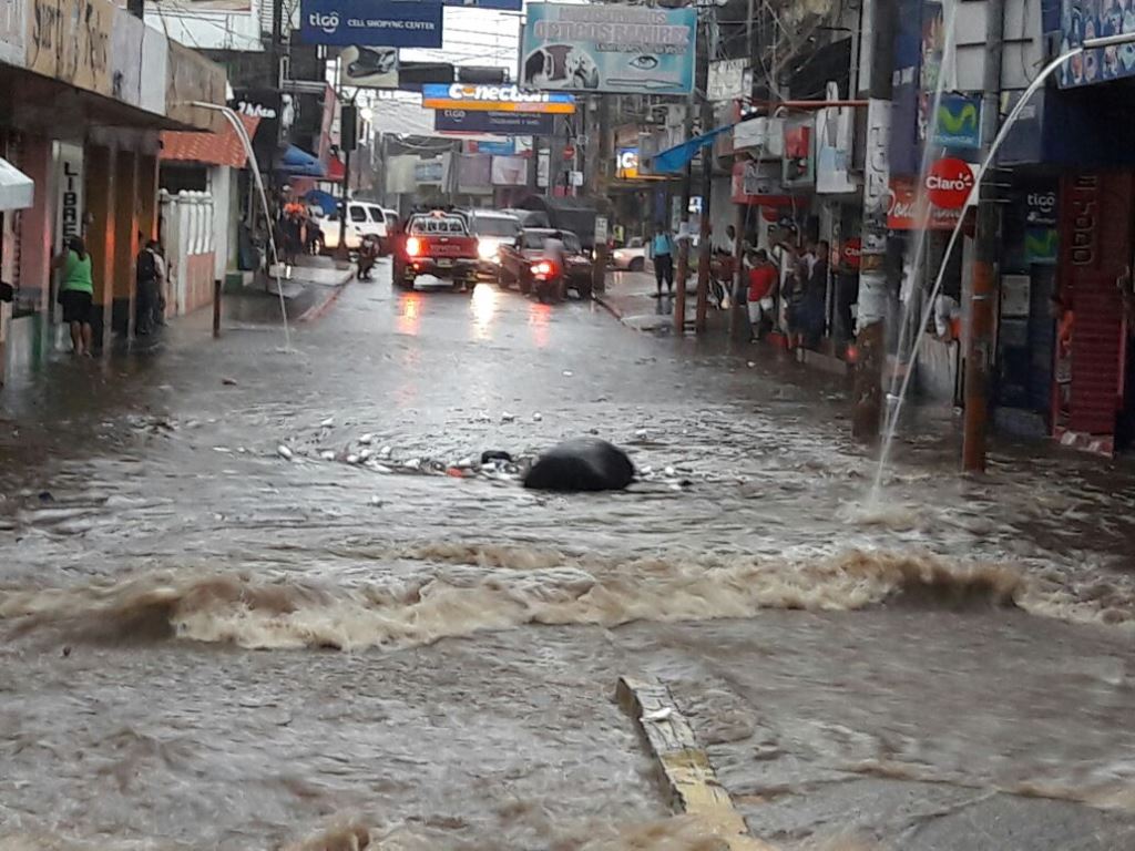 Las fuertes han causado daños en la provincia. (Foto Prensa Libre: Rolando Miranda).