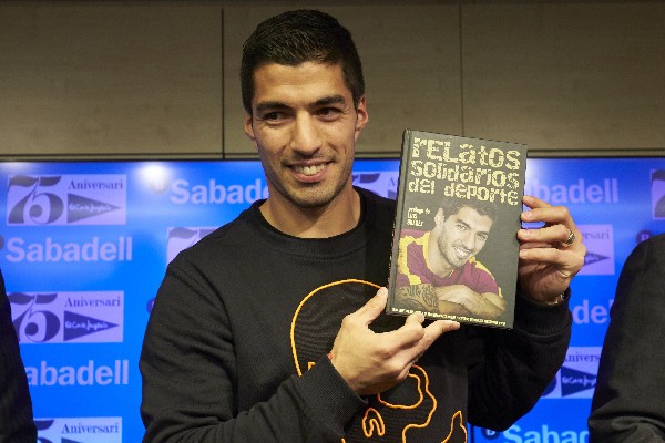 Luis Suárez habló del futuro de la Liga en la presentación de libro Relatos solidarios del deporte. (Foto Prensa Libre: EFE).