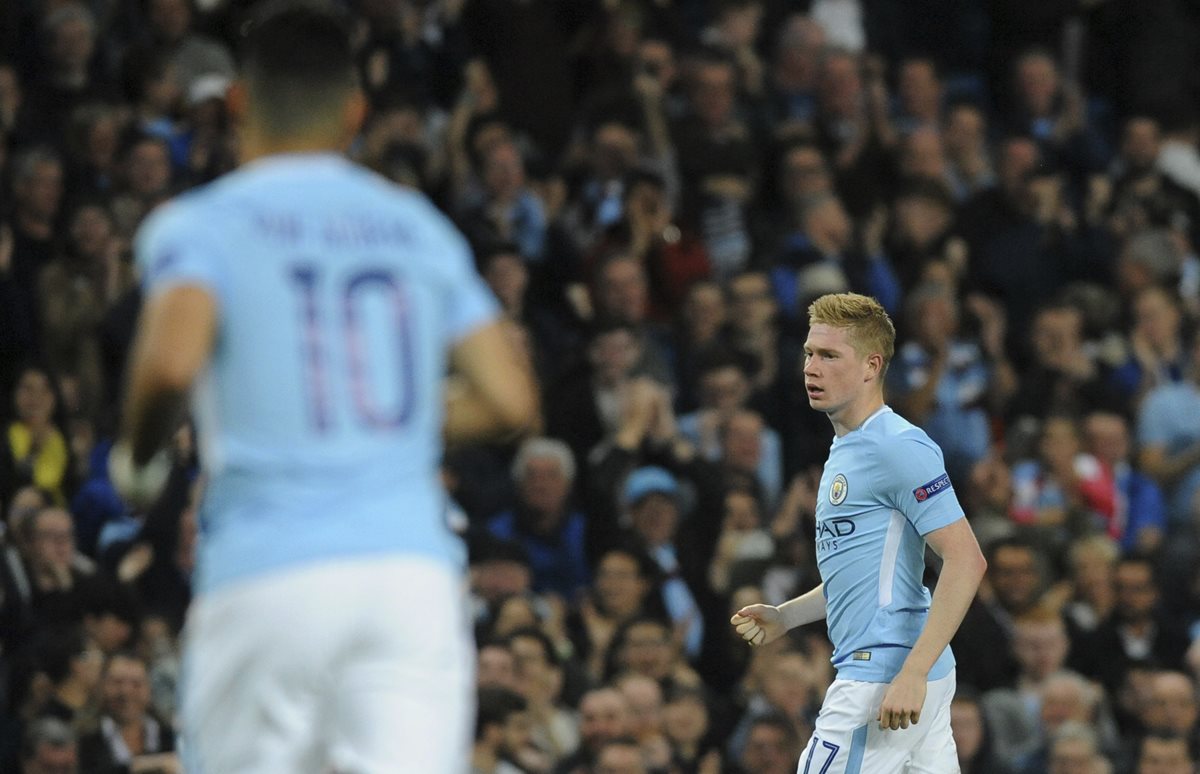 Kevin De Bruyne celebra luego de abrir el marcador frente al Shakhtar.