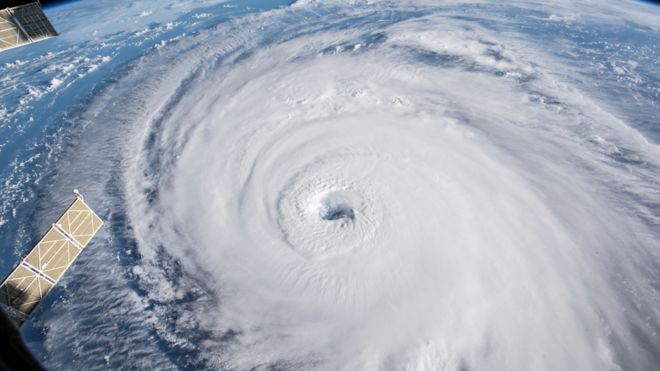 Florence avanza por el Atlántico hacia la costa de Estados Unidos con vientos máximos sostenidos de 175 kilómetros y a una velocidad de 28 km por hora. NASA