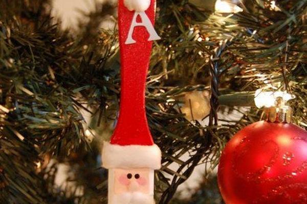 Una brocha con la sonrisa de Santa.