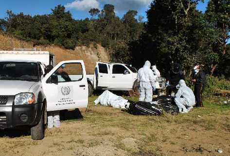 En un barranco de la aldea Vásquez, Totonicapán, localizan los tres cuerpos en un picop