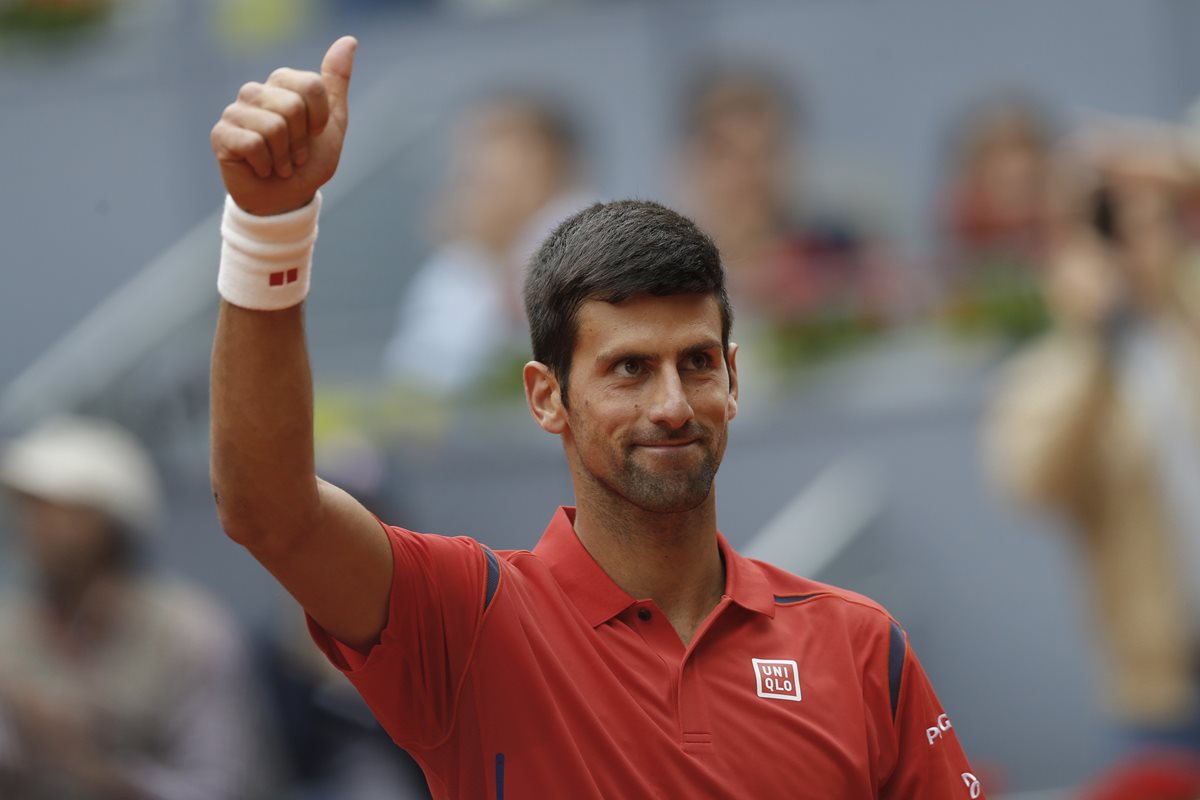 Novak Djokovic superó a Milos Raonic y se clasificó a semifinales. (Foto Prensa Libre: AFP).
