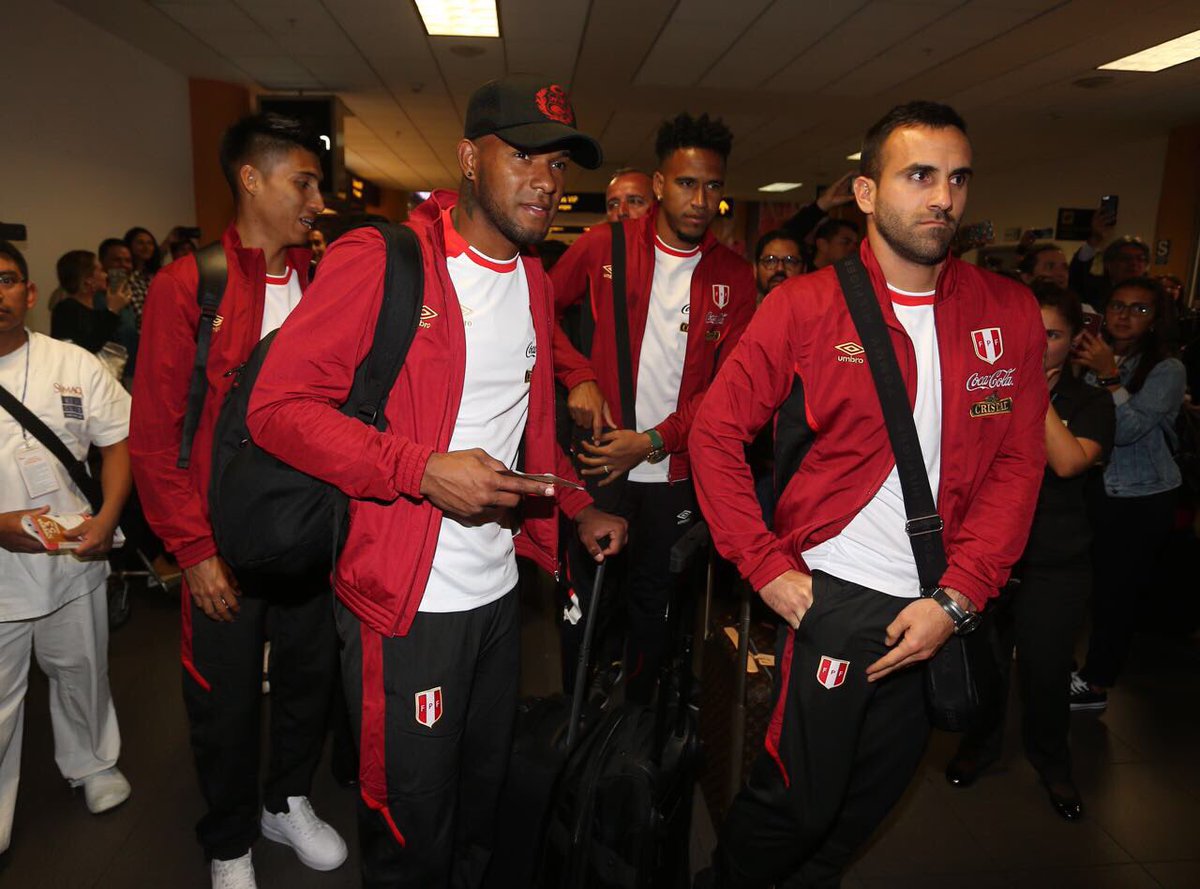 La selección de Perú viajó a Nueva Zelanda para jugar el partido de ida de la serie de repechaje contra la selección local. (Foto Prensa Libre: cortesía Federación Peruana de Futbol)