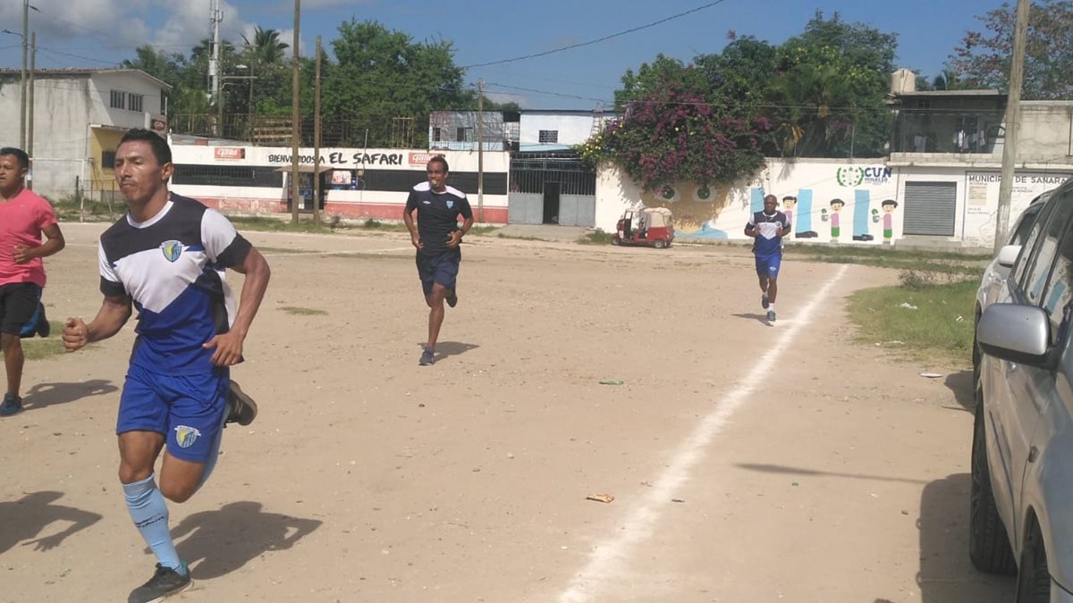 El campo donde se entrenaron se encuentra a dos calles del estadio Municipal de Sanarate. (Foto Prensa Libre: La Red)